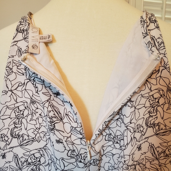 (#4) Beautiful Sleeveless Blouse - Picture 4 of 5